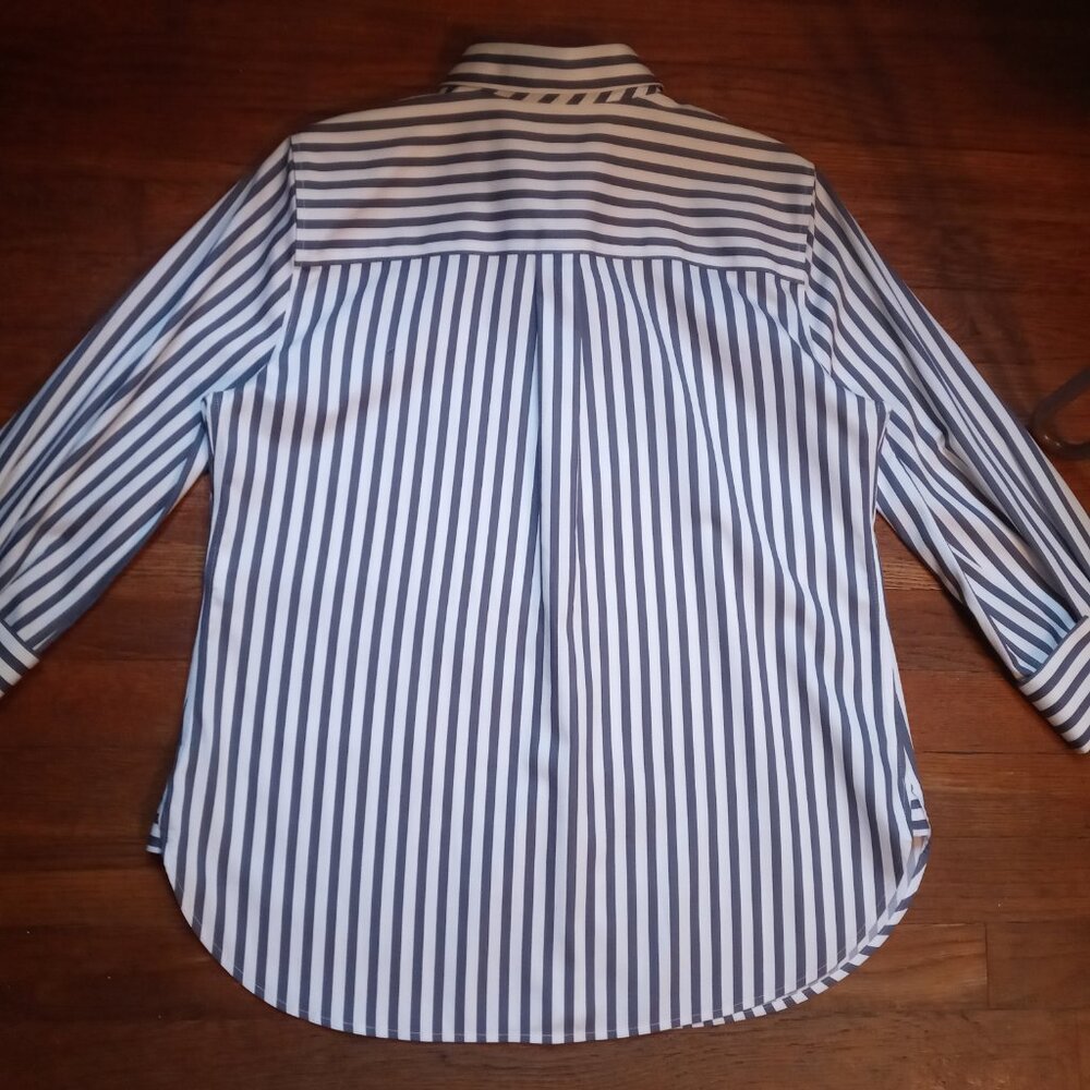 CHICO'S no iron stretch 3/4 sleeve stripe shirt (0/US4) - Picture 6 of 16